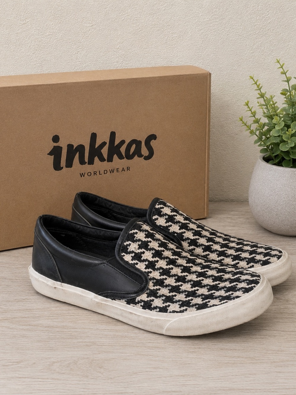 Inkkas Black White Houndstooth Slip-On Sneakers Size 6 Women's